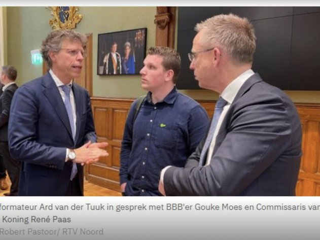 Informateur Ard van der Tuuk in gesprek met BBB’er Gouke Moes en Commissaris van de Koning René Paas