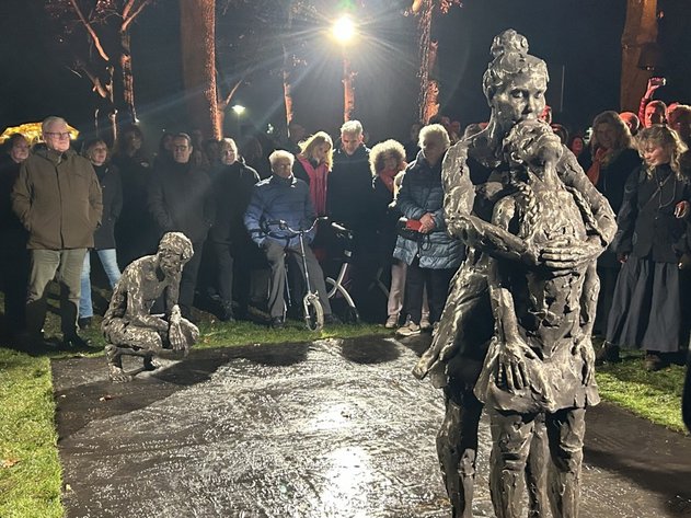 Bij de opening van het nationaal monument tegen seksueel geweld in Winschoten