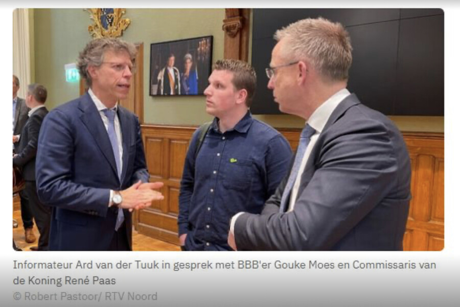 Informateur Ard van der Tuuk in gesprek met BBB’er Gouke Moes en Commissaris van de Koning René Paas