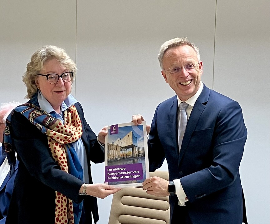 Presentatie van het boek 'de nieuwe burgemeester van Midden-Groningen'